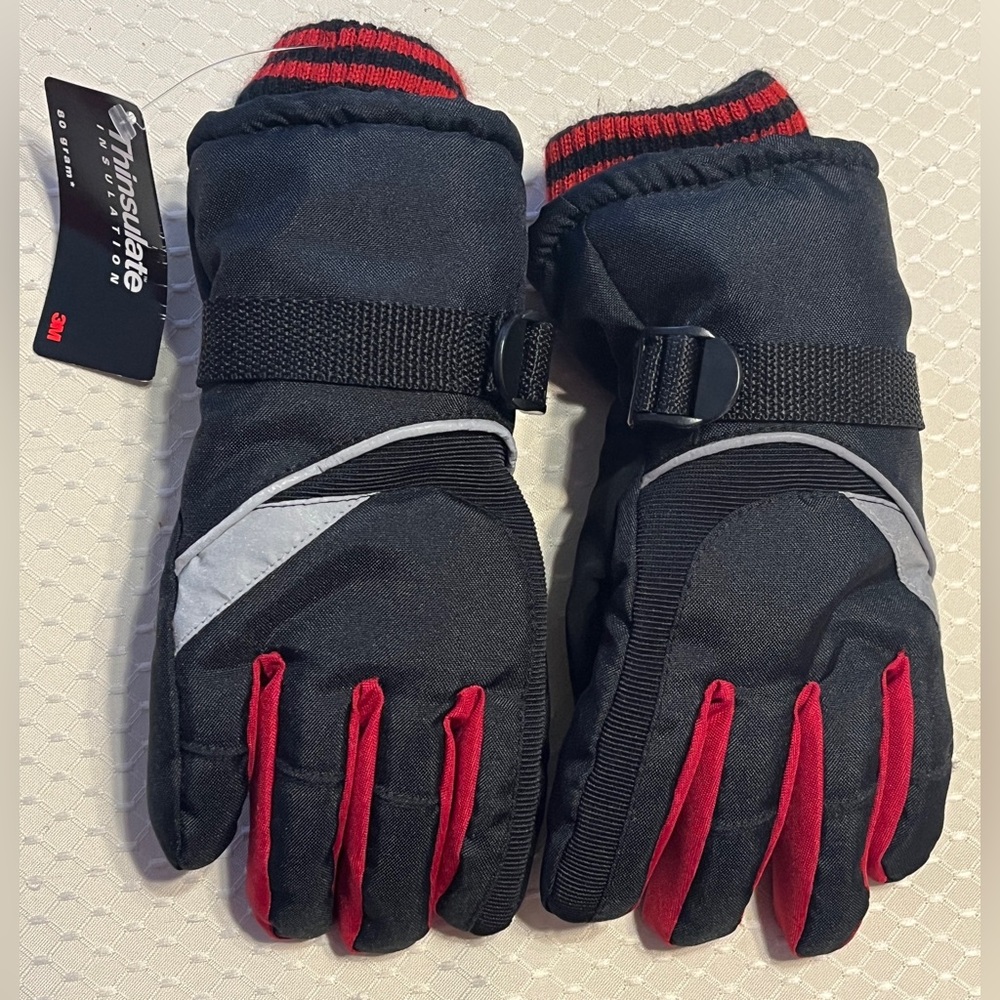 NWT Cherokee ski gloves with 80 gram Thinsulate lining size 8-16